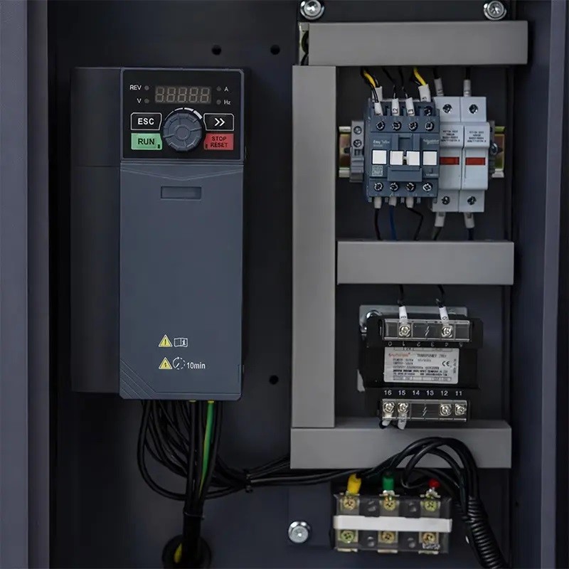 Compressore a vite CORMAK LUFT 700 VSD+PM con essiccatore | CORMAK