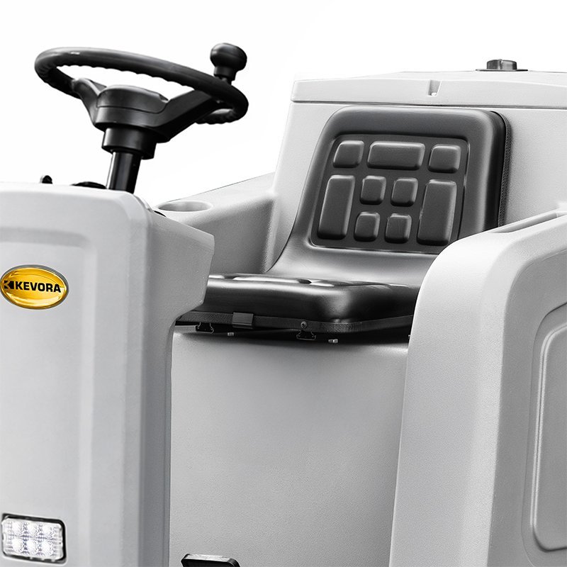 Spazzatrice elettrica semovente con sedile | CORMAK