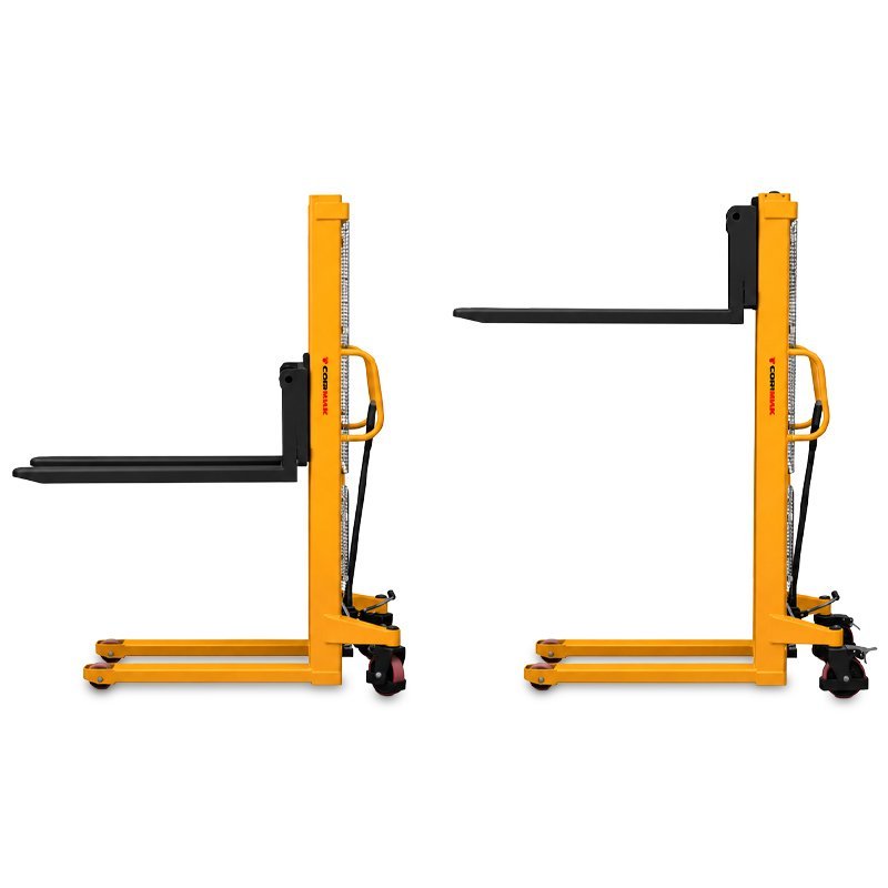 Impilatore manuale per pallet CORMAK WRHS 2016 con forche regolabili (portata 2.000kg, sollevamento 1.600mm)