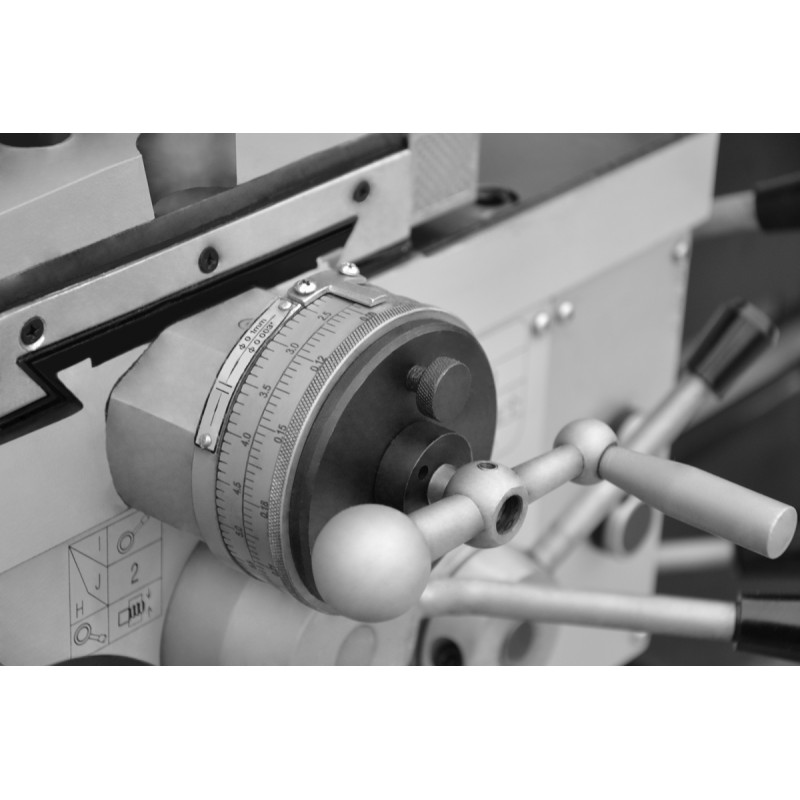 Tornio universale CORMAK 500x1000/65 con utensili e contropunta | CORMAK